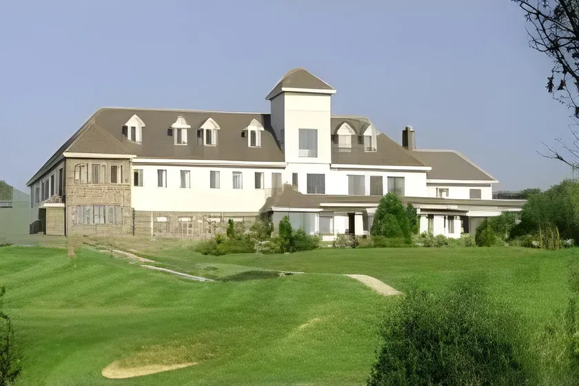 Bowood Park Hotel - Image 1
