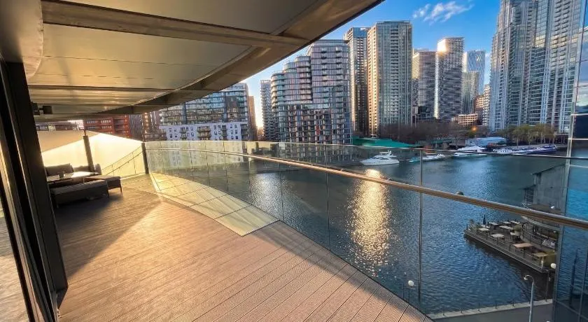London Canary Wharf Luxury Stay - Image 1