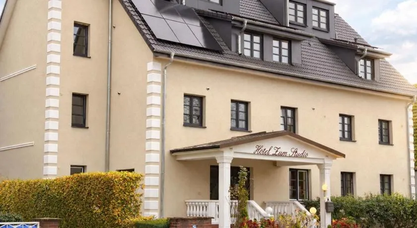 Hotel Zum Studio - Image 1