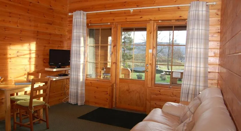Cosy & compact Rowan Lodge no2 - Image 1
