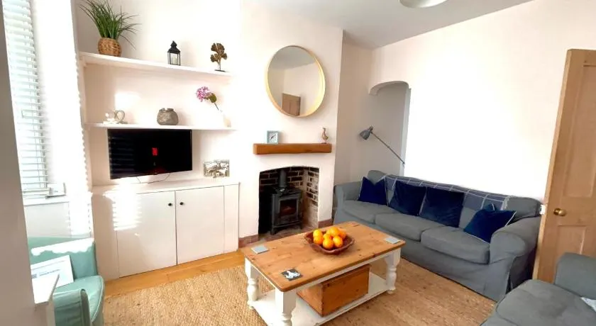 Seascape Luxury Cottage Southwold - Free Parking - Image 1