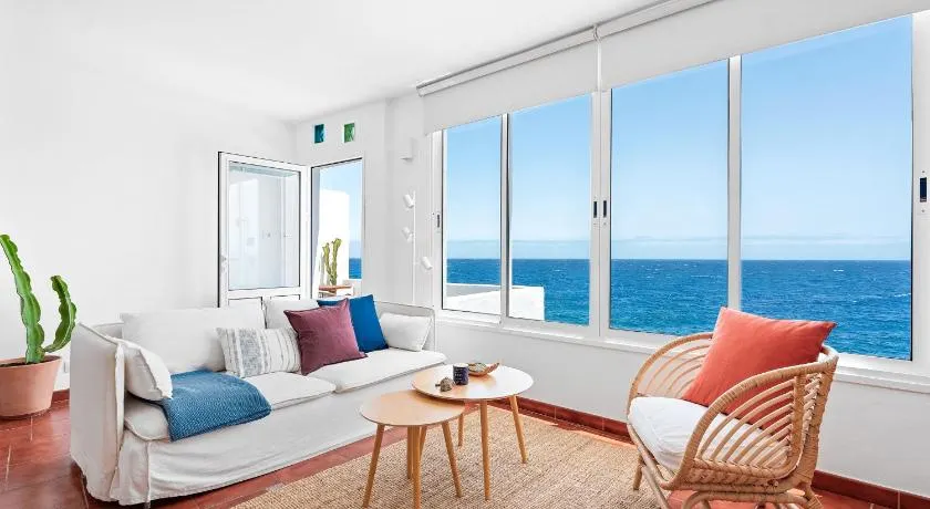 Canary casita next to the Atlantic Ocean - Image 1