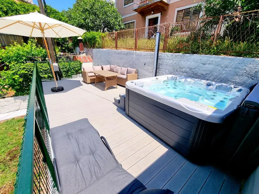 Casa Alisa ★ 4 BR with Jacuzzi,Terrace & Parking ★ - Image 1
