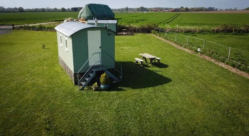 Maple Hut Four Acre Farm - Image 1
