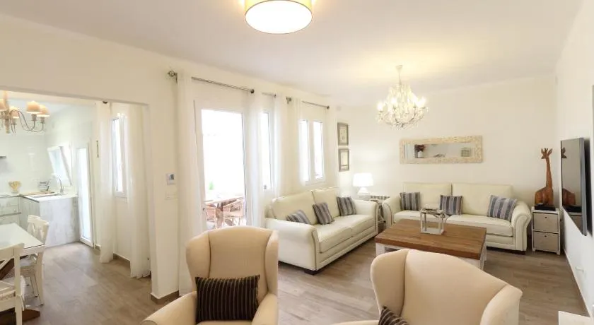 Luksus villa med privat pool i centrum af Sitges - Image 1