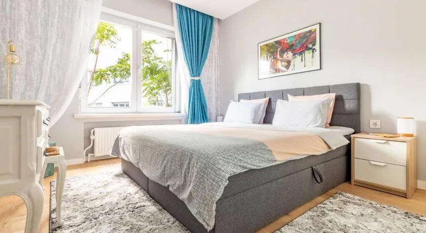 European heart 2-bedroom flat. - Image 1