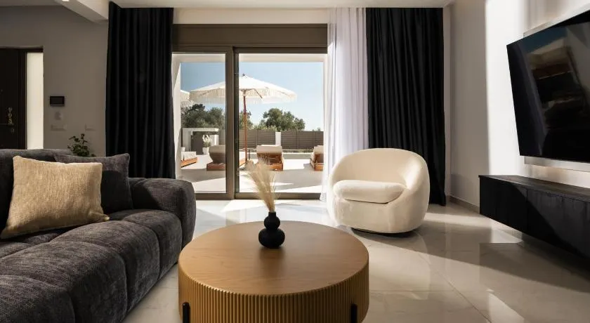 Nuera Luxury Villas - 4BR with pool by Villa Mana Gers - Image 1