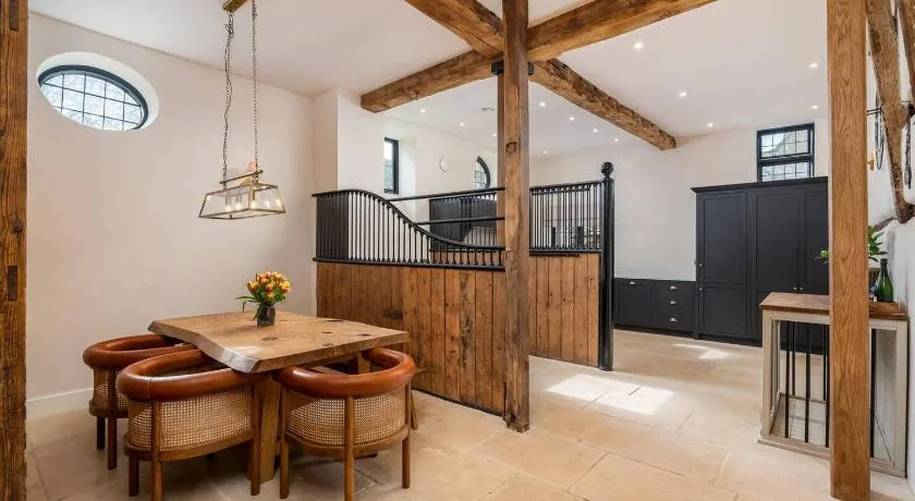 Merlins stables-country retreat - Pass the Keys - Image 1