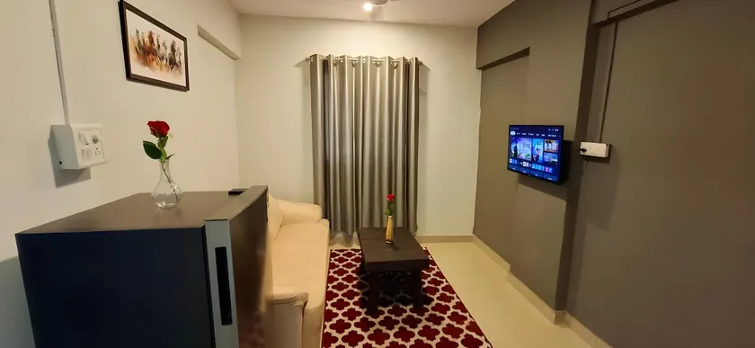 A Cozy Retreat Near Everything 2BHK - Image 1