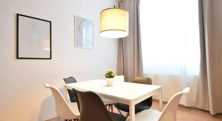 Super central city appartement with free parking - Image 1