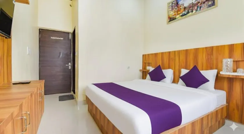 4Everstay By Shree Residency Luxury Rooms With Free Wifi & Free Parking - Image 1