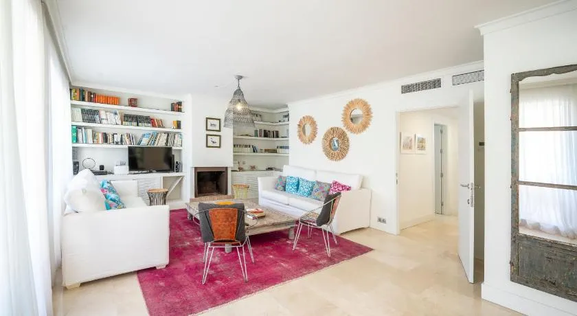 Houmi Sotogrande - Image 1