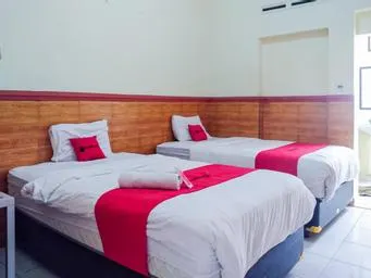 RedDoorz Syariah at Griya Soeratin Pacitan - Image 1