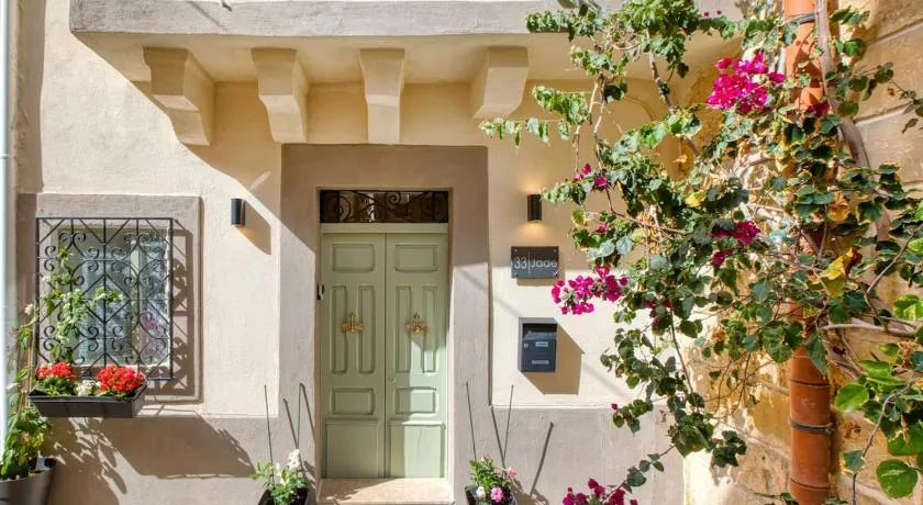 Jade - Stylish Zabbar Hideaway - Image 1