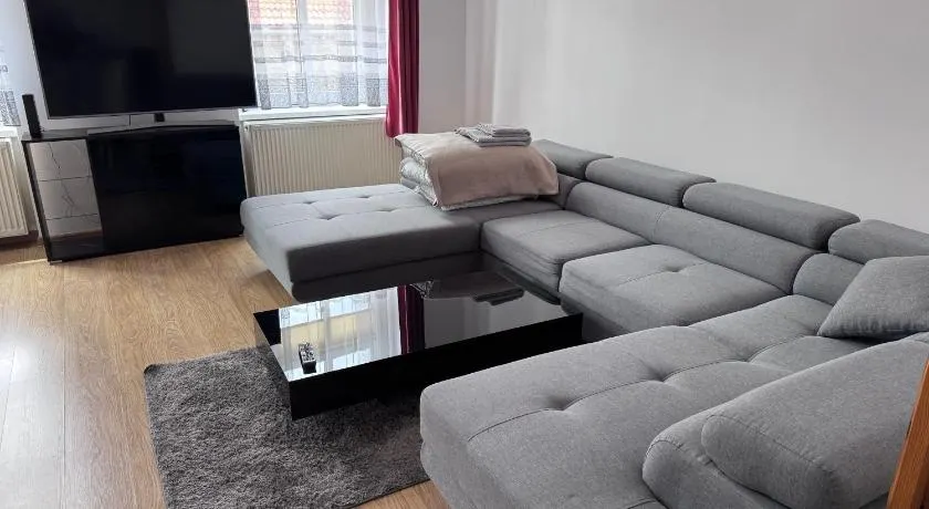 Apartament blisko Krzywej Wieży Dostęp za pomocą kodu - Image 1