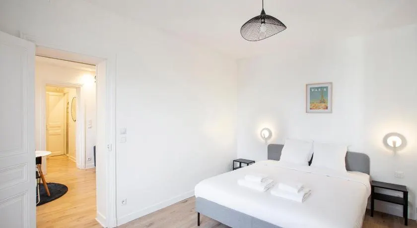 Luxury apartment saint mande 5 minuts from Paris - Image 1