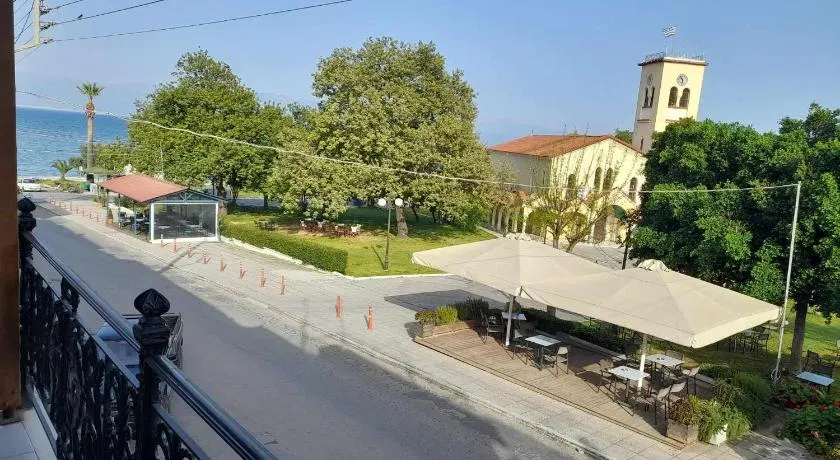Petalidi Square - Image 1
