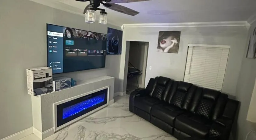 Luxury Entertainment home Hard rock stadium - Image 1