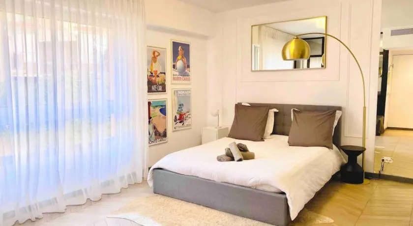 Beautiful Fully Renovated Centrally Located Studio - Image 1