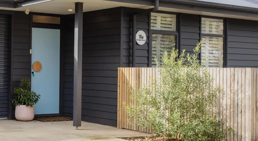 Bridge Beach House Central Barwon Heads Sleeps 12 Walk everywhere Modern beach house Disability Accessible - Image 1
