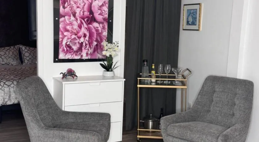 Private Studio in an Edwardian Town Home - Image 1