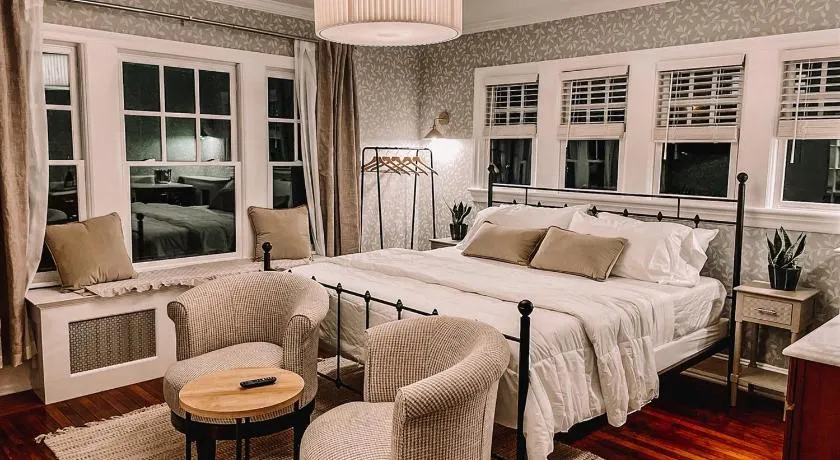 Buttonwood Hotel 1 - Boutique Accommodations - Image 1