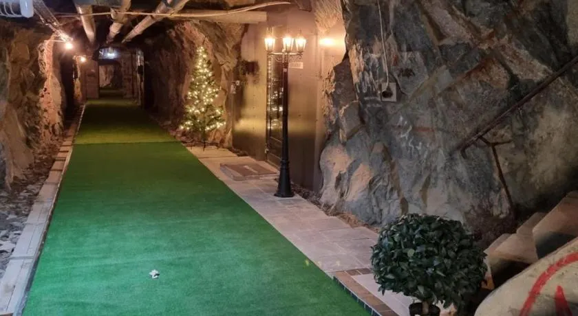 Cave Retreat - Sleeps 2 - Pets - Parking - Wifi - Image 1