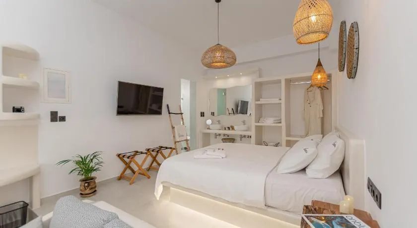Adama's Suites Naxos - Image 1
