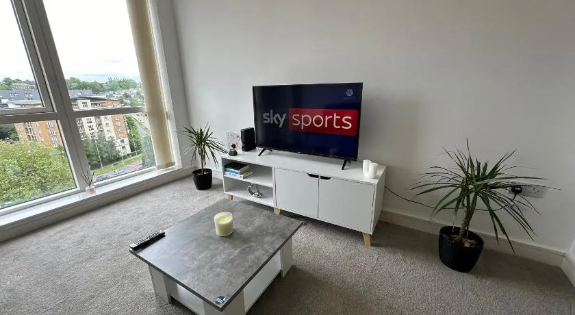 Luxury 1 Bed Apartment Hemel Hempstead Sleeps 4 Luton Airport Nearby - Image 1
