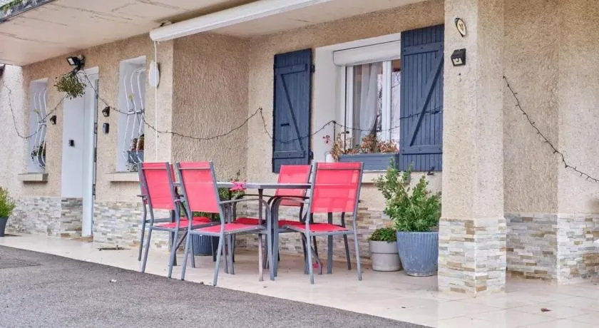 Appartement charmant à Saint-Victor-de-Cessieu - 30 m² - Terrasse - Image 1