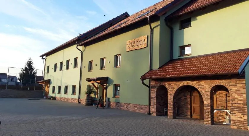 Cicina Tvrdonice Penzion, Restaurace, Vinny Sklep - Image 1