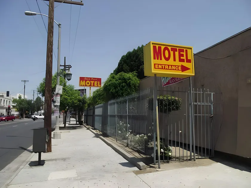 Sand Piper Motel - Los Angeles - Image 1