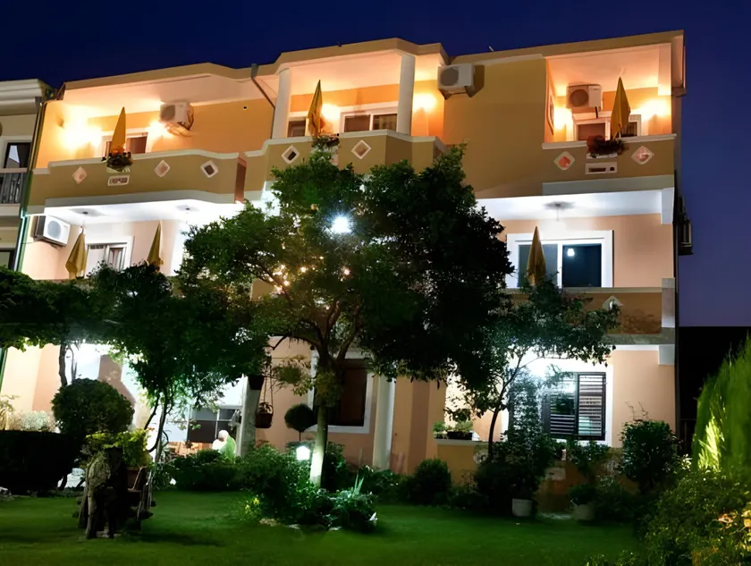 "HOLIDAY" apartments & rooms - Image 1