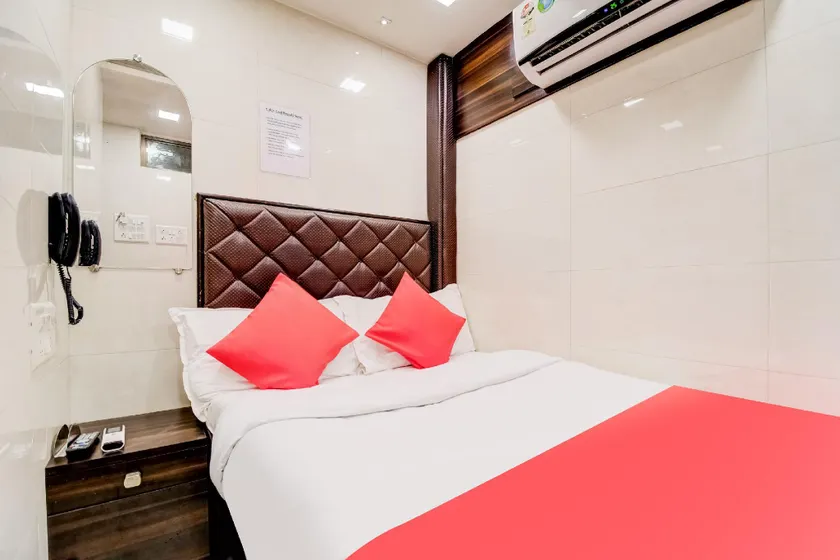 OYO 48703 Hotel Qamar - Image 1