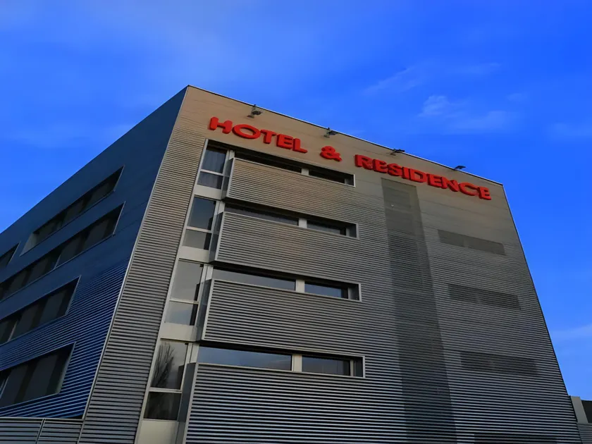 Silver Residence Hotel - Image 1