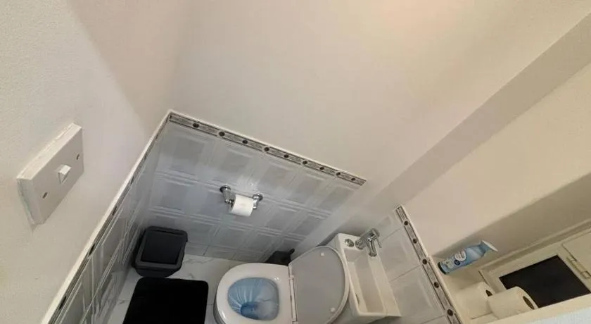 Room 5 minute Walk to Waterloo - Image 1