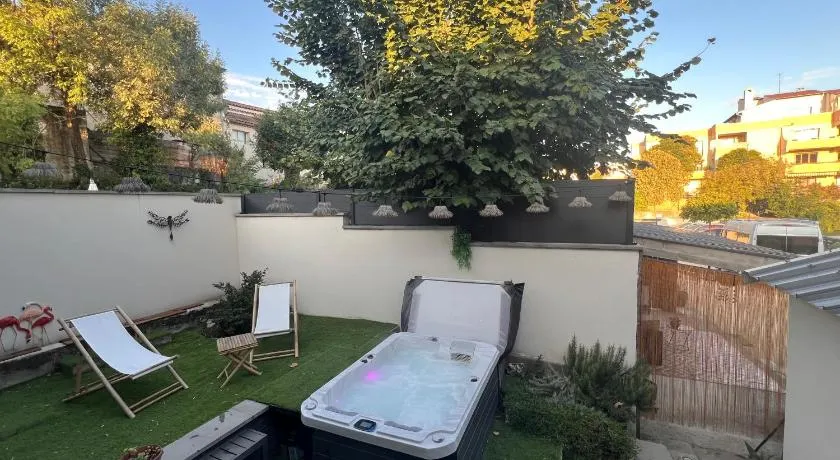Suite 60m2 au calme avec SPA à Montélimar parking privé à 2 pas du centre ville - Image 1