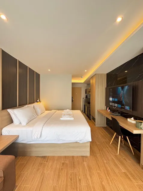 J5 Hotel - Image 1