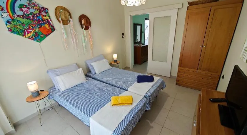 Olga & Evan's beach house - Image 1
