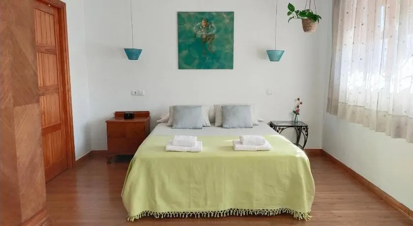 Preciosa casa grande con patio en Sevilla 8PAX - Image 1