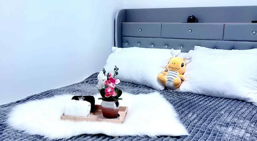 Cozy Room 3 with Private Entrance - Image 1
