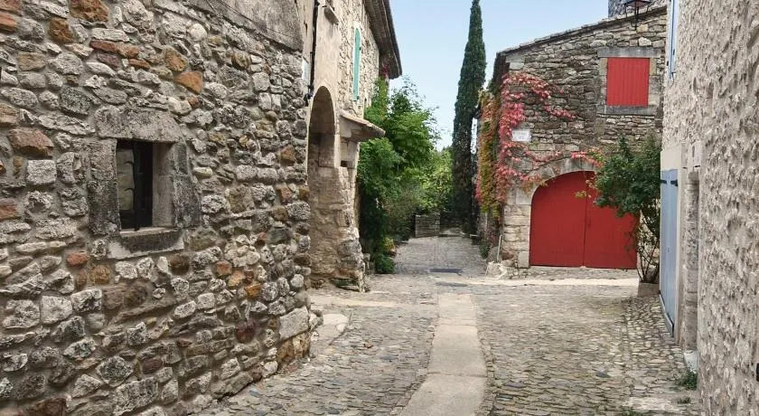 1 Bedroom Pet Friendly Home In Aigueze - Image 1