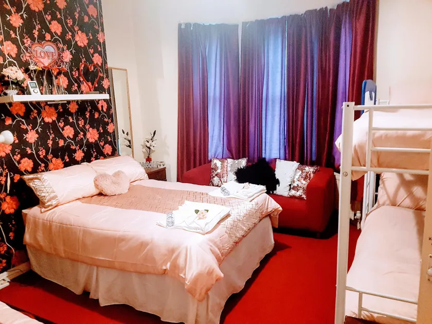 Cosy home. private entry, backyard & free parking - Image 1