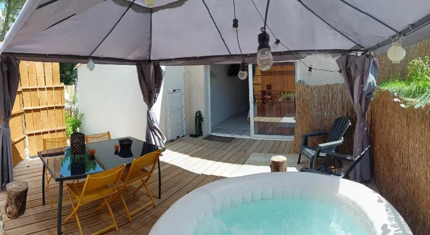 l'Entre Nous, jacuzzi privé et piscine à Carcassonne - Image 1