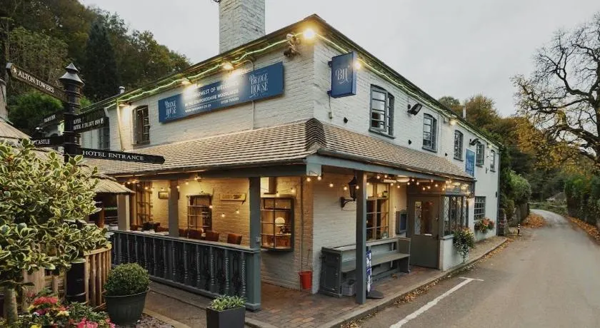 The Bridge House Restaurant and Hotel - Image 1