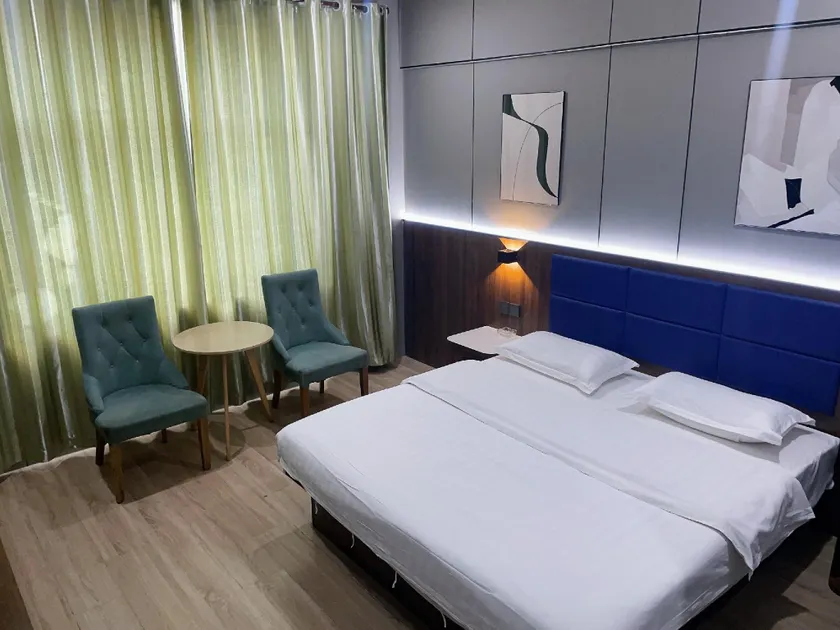 Four Seasons Boutique Hotel - Image 1