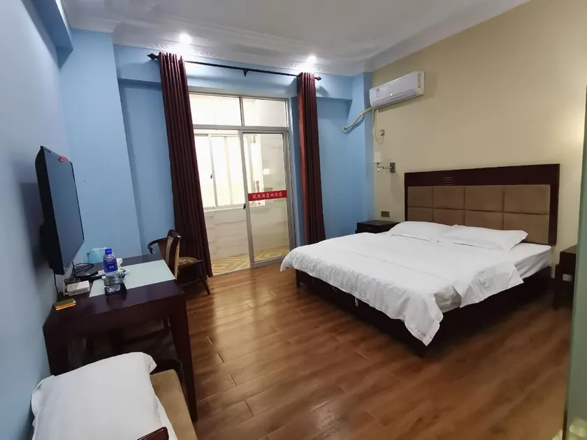 Fengzhu Hotel - Image 1