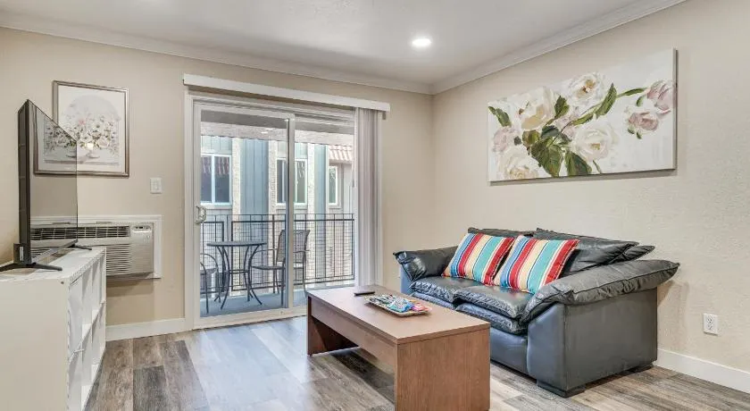 Shop, Hike & Sip Wine: Pleasanton Gem w/ Balcony! - Image 1