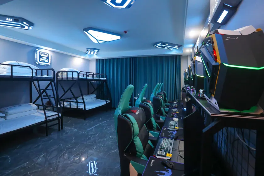 RE MAX Hot Wheat Esports Hotel - Image 1