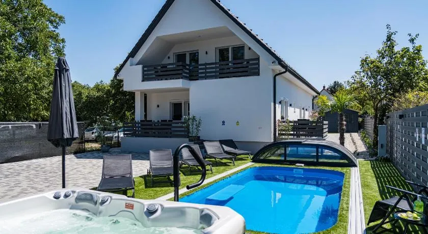 Balatonic Lime apartmanház - Image 1